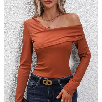 2023 Yeni Moda Kadınlar Seksi Kapalı Omuz Eğik Boyun ince tişört Moda Düz Renk Uzun Kollu Eğik yakalı tişört Üst