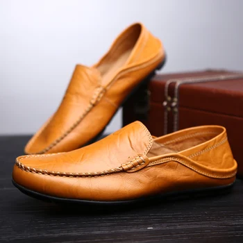 Erkek mokasen ayakkabıları 2023 Yeni deri ayakkabı Erkekler rahat ayakkabılar Moccasins Nefes Sneakers Erkekler sürüş ayakkabısı Konfor Daireler Artı Boyutu 46