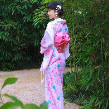 Sakura'nın Güzelliği ve Rüzgarı Japon Kimonosunda Kullanılabilir Kadın Resmi Kimonosuz Kimono Yukata Japon Kimonosu