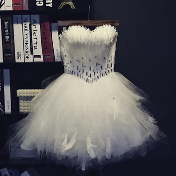 Seksi Beyaz Kısa mezuniyet elbiseleri 2023 Sevgiliye Tüy Sutyen Doğum Günü Mezuniyet Mini Balo Parti Kokteyl Elbiseleri
