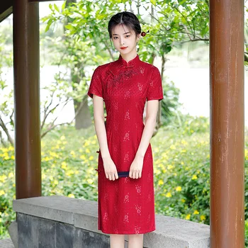 Yaz Kırmızı Dantel Cheongsam Orta uzunlukta Mizaç Qipao Genç Kızlar Çin Geleneksel Giyim Performans Elbise Kadınlar için