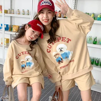 Yeni Bahar Aile Eşleştirme Kıyafetler Yaz pamuklu kazak Tişörtü ve Şort Anne ve Ben İki Parçalı Karikatür Köpek Giysileri Seti