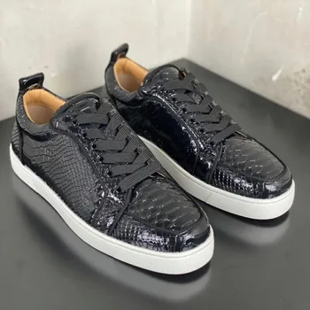 Yeni Erkek Tasarımcı Sneakers Siyah Lace Up Düşük Üst Rahat Ayakkabı Erkek Kırmızı Taban Ayakkabı Artı Boyutu Özelleştirilmiş