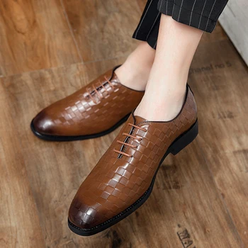 Yeni erkek Kabartmalı Premium İngiliz deri ayakkabı İş Rahat Moda Avrupa Baskı Ayakkabı Boyutu 38-48 Ücretsiz Teslimat erkekler için