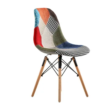 Çok renkli Modern Stil Döşemeli Yan Kumaş Sandalye Yemek Sandalyesi Patchwork Çok desenli Doğal Ahşap Bacak Yemek Sandalyesi