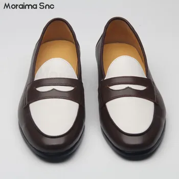 Beyaz ve Kahverengi Renk Eşleştirme El Yapımı deri makosenler Kafa Katman İnek Derisi erkek Rahat deri ayakkabı Kişilik erkek ayakkabıları